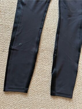 Lululemon tights black, shinny details, size 4. Excellent condition